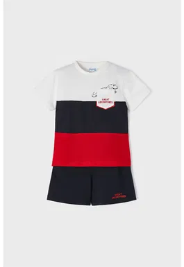 Set de pantaloni scurti si tricou cu imprimeu