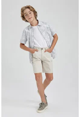 Pantaloni chino scurti
