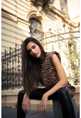 Tricou cu animal print si umeri intariti Patti