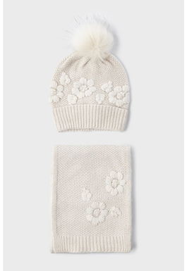 Set de caciula si esarfa cu flori brodate