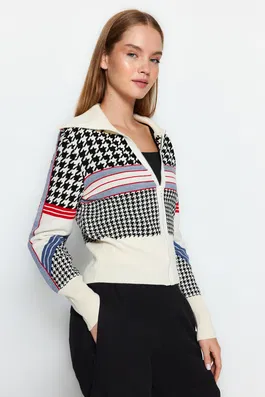 Trendyol Ecru Polo Collar with Zipper, Patterned Knitwear Cardigan