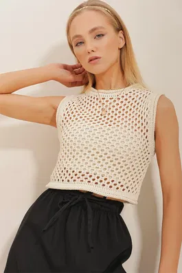 Trend Alaçatı Stili Women's Cream Crew Neck Honeycomb Braided Crop Summer Knitwear Blouse