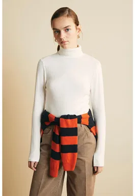 Bluza striata cu guler inalt