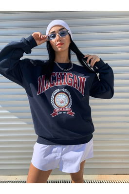 K&H TWENTY-ONE Women's Navy Michigan Printed Oversized Sweatshirts.